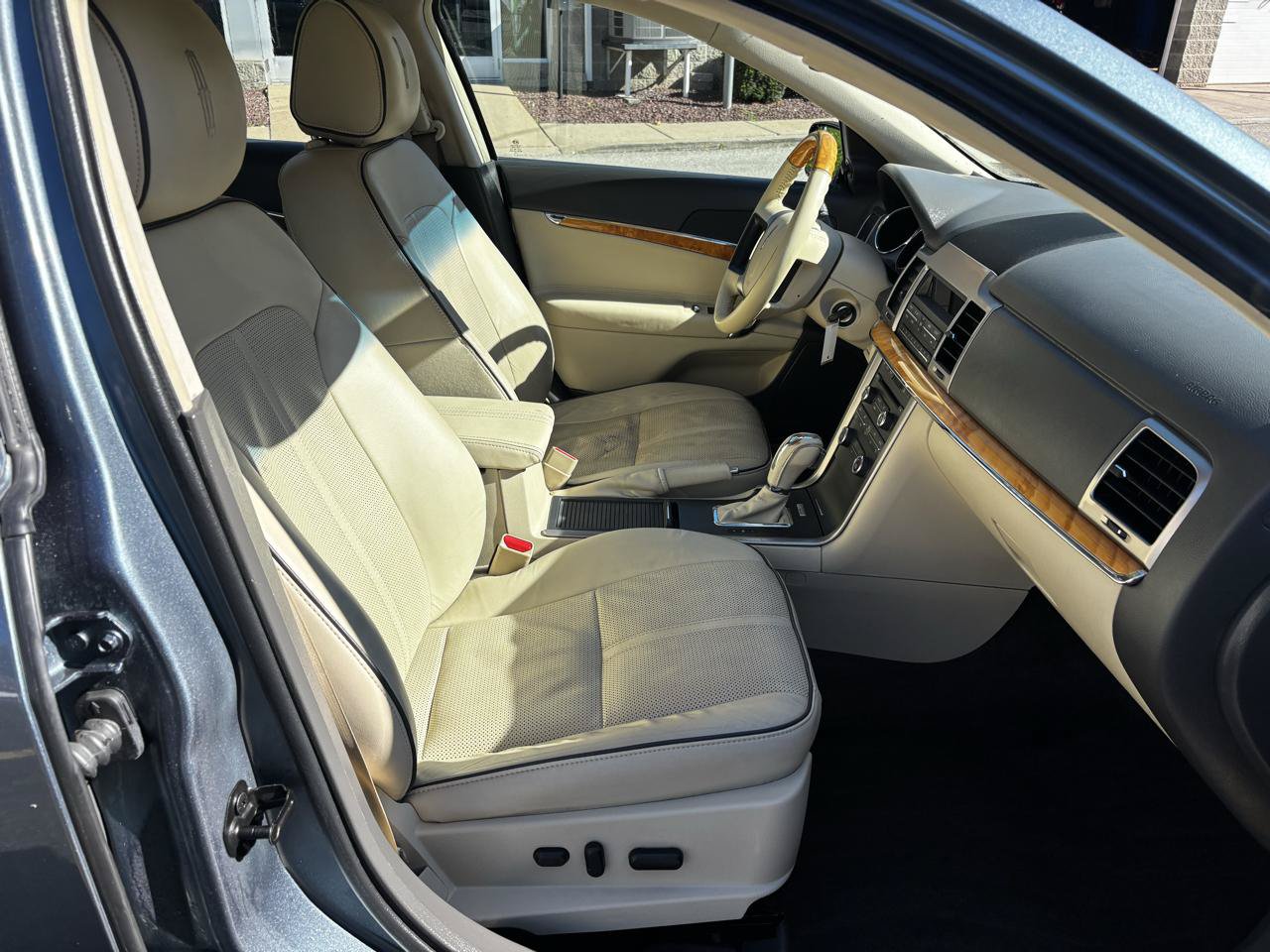 Used 2012 Lincoln MKZ FWD image 23