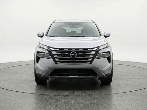 Used 2025 Nissan Rogue SV image 2