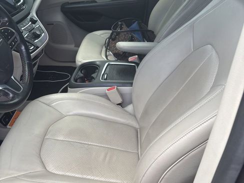 Used 2019 Chrysler Pacifica Touring-L Plus w/ Advanced Safetytec Group FWD image 12