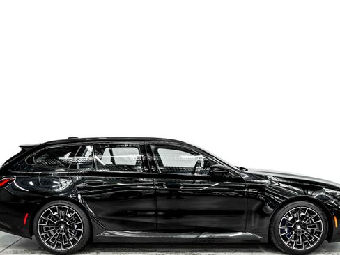 Used 2025 BMW M5 Touring w/ M Driver's Package AWD/4WD image 2