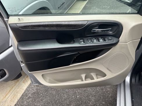 Certified 2019 Dodge Grand Caravan SE image 10