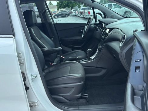 Used 2019 Chevrolet Trax LT w/ LT Convenience Package AWD/4WD image 15