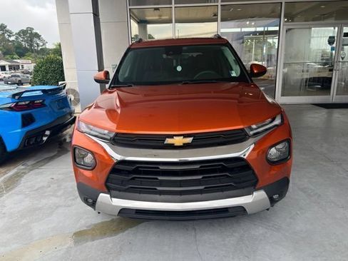 Used 2022 Chevrolet TrailBlazer LT w/ Driver Confidence Package AWD/4WD image 2