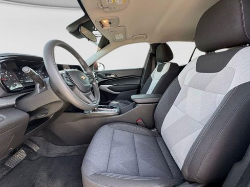 Used 2024 Chevrolet Trax LS w/ LS Convenience Package FWD image 15
