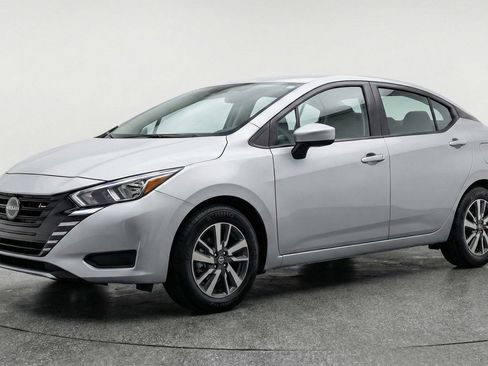 Used 2025 Nissan Versa SV image 3