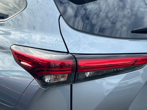Used 2023 Toyota Highlander LE AWD/4WD image 20