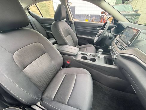 Used 2025 Nissan Altima 2.5 SV FWD image 34