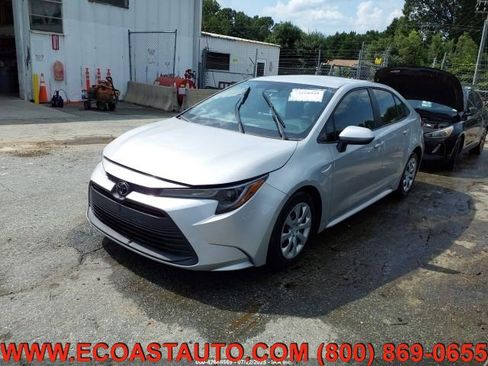 Used 2023 Toyota Corolla LE image 2