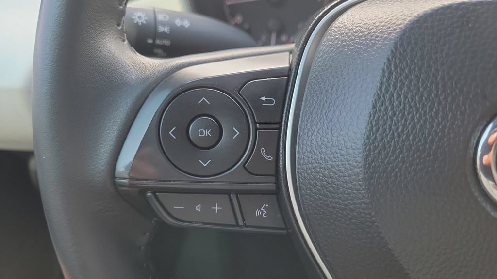 Certified 2025 Toyota Corolla SE FWD image 19
