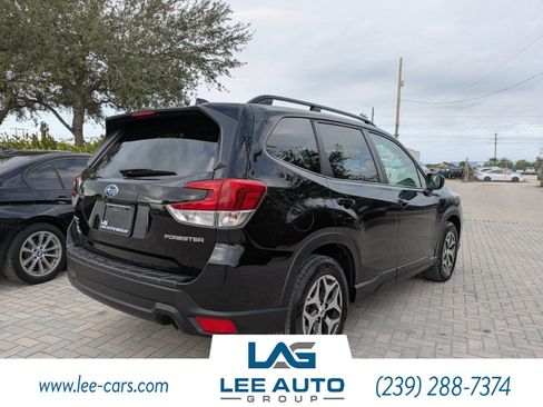 Used 2021 Subaru Forester Premium image 3