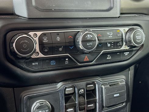Used 2023 Jeep Wrangler Unlimited w/ Cold Weather Group AWD/4WD image 23