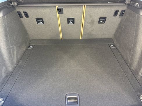 Certified 2026 Porsche Macan AWD/4WD image 17