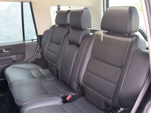 Used 2004 Land Rover Discovery SE image 38