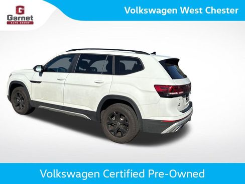 Certified 2025 Volkswagen Atlas Peak Edition SE AWD/4WD image 3