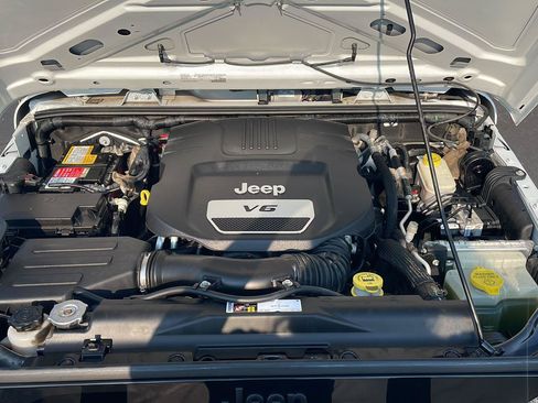 Used 2016 Jeep Wrangler Sport AWD/4WD image 9