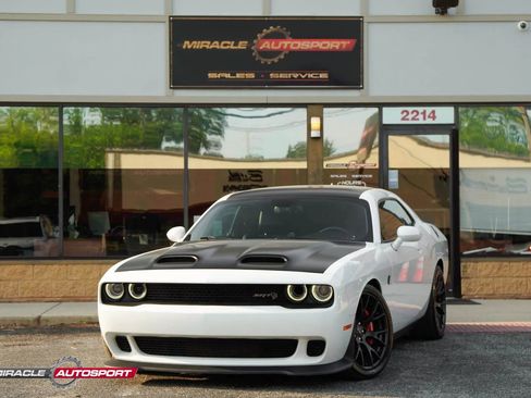Used 2015 Dodge Challenger SRT Hellcat image 1