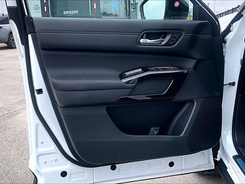 New 2026 Nissan Pathfinder Platinum image 13