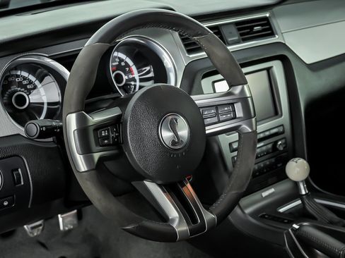 Used 2013 Ford Mustang Shelby GT500 image 23