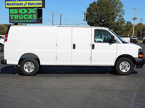 Used 2025 GMC Savana 2500 Extended w/ Driver Convenience Package image 8