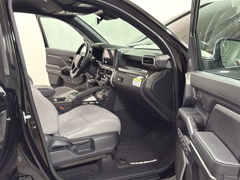 Certified 2025 Toyota Tacoma SR5 image 18