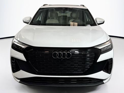 Used 2025 Audi Q4 e-tron Premium Plus image 2