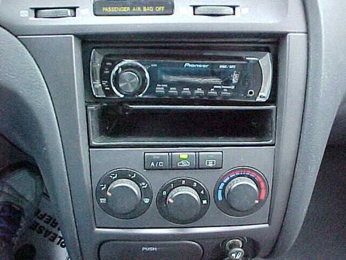 Used 2005 Hyundai Elantra GLS image 12