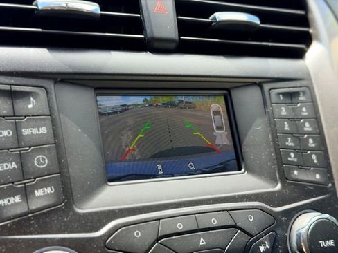 Used 2017 Ford Fusion SE FWD image 11