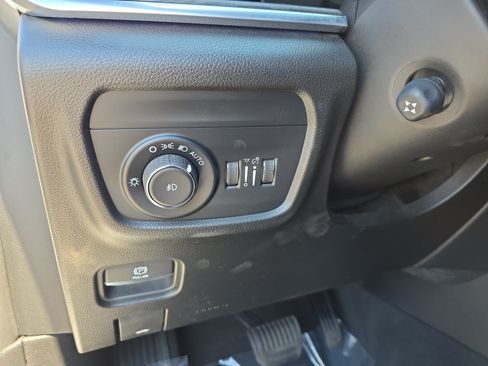 Used 2023 Jeep Grand Cherokee Overland w/ Adv Protech Group III AWD/4WD image 24