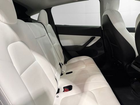 Used 2021 Tesla Model Y Long Range image 18