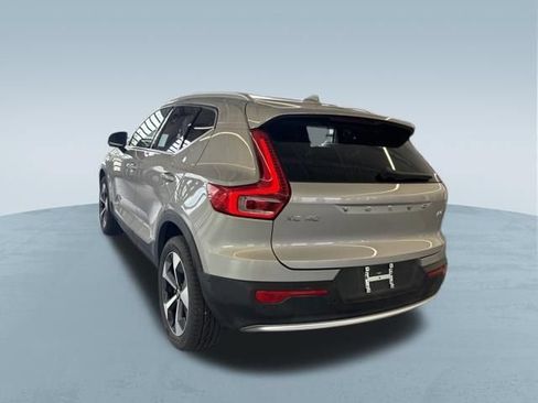 Used 2025 Volvo XC40 B5 Plus AWD/4WD image 5