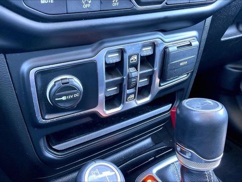Used 2019 Jeep Wrangler Unlimited Sahara AWD/4WD image 25