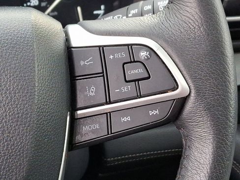 Certified 2025 Toyota Sienna XLE image 23