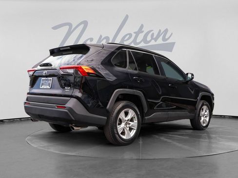 Used 2021 Toyota RAV4 XLE AWD/4WD image 9