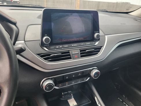 Used 2024 Nissan Altima 2.5 SR FWD image 21