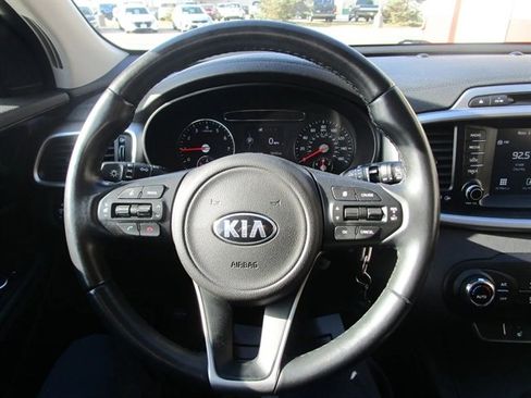 Used 2018 Kia Sorento LX image 11