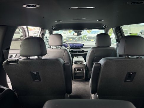 Used 2025 Buick Enclave Preferred FWD image 16