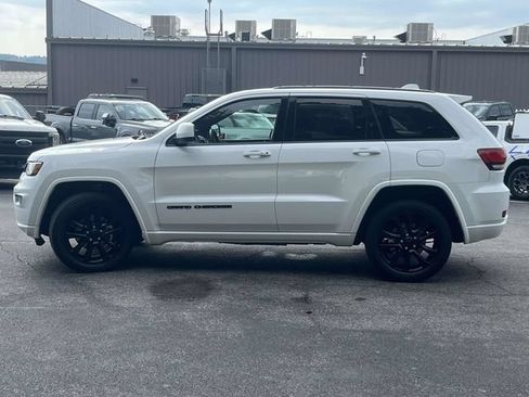 Used 2019 Jeep Grand Cherokee Altitude AWD/4WD image 8