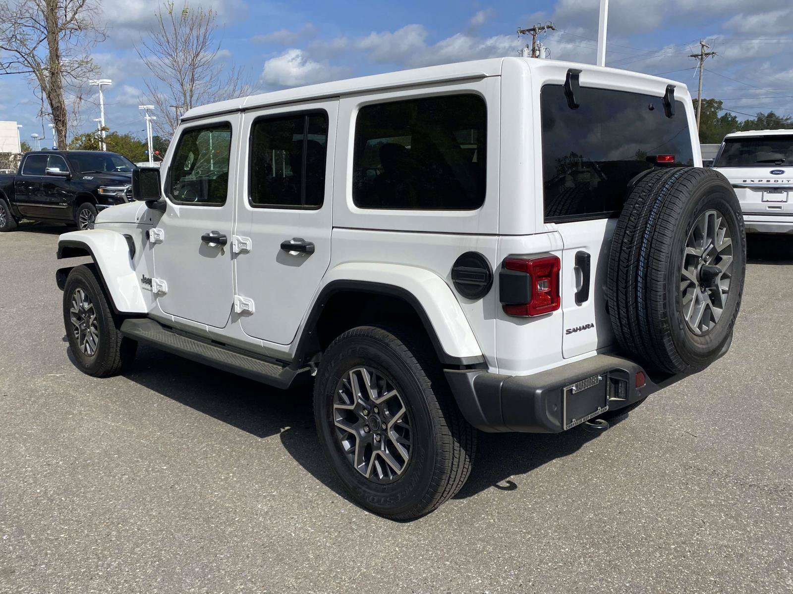New 2026 Jeep Wrangler Unlimited Sahara AWD/4WD image 5
