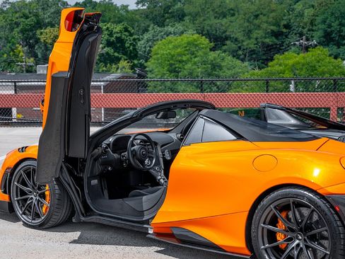 Used 2022 McLaren 765LT RWD image 11