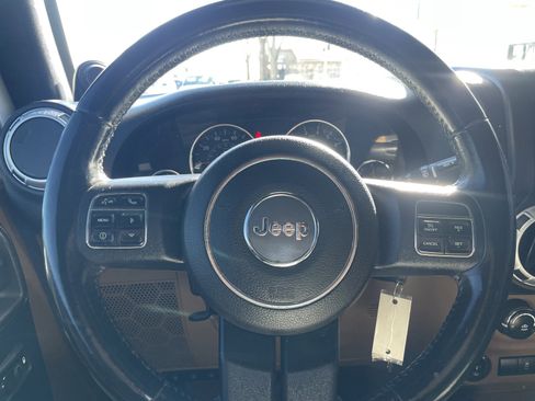 Used 2014 Jeep Wrangler Unlimited Sahara w/ Connectivity Group image 13