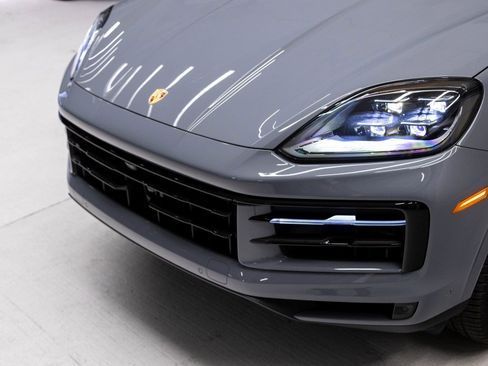 Certified 2026 Porsche Cayenne Coupe image 33