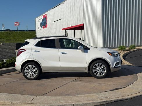 Used 2017 Buick Encore Essence AWD/4WD image 2