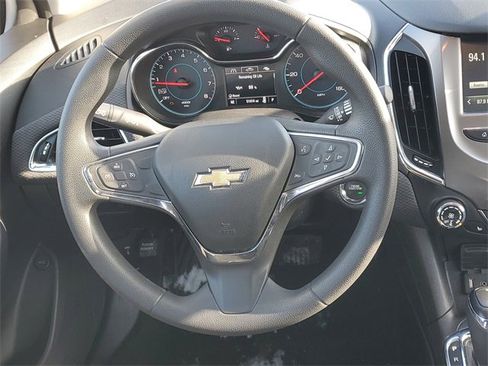 Used 2018 Chevrolet Cruze LT image 11