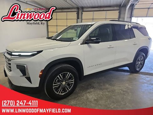 Used 2026 Chevrolet Traverse LT FWD image 5