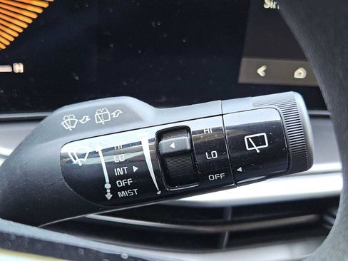 Certified 2025 Kia Sorento LX FWD image 23