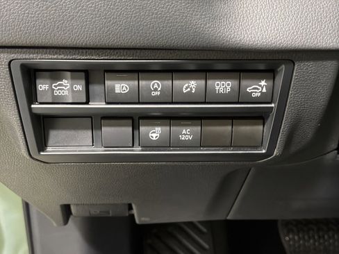 Used 2023 Toyota Tundra Limited AWD/4WD image 31