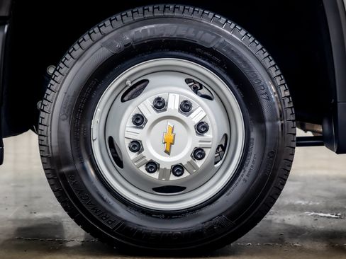 Used 2025 Chevrolet Silverado 3500 W/T AWD/4WD image 40