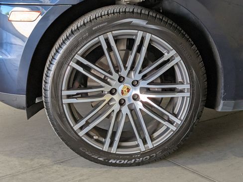 Certified 2018 Porsche Macan Sport Edition image 15