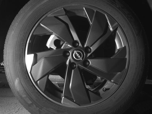 Used 2025 Nissan Rogue SV image 15