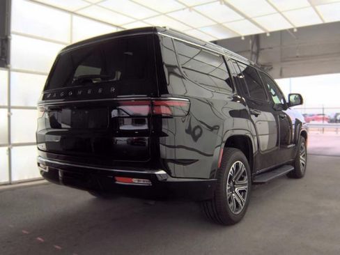 Used 2023 Jeep Wagoneer 4WD w/ Premium Group I image 4